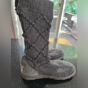 Ugg grey sweater knit boots size 6 1/2